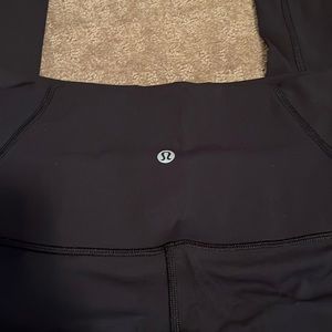 Lululemon crops- size 6